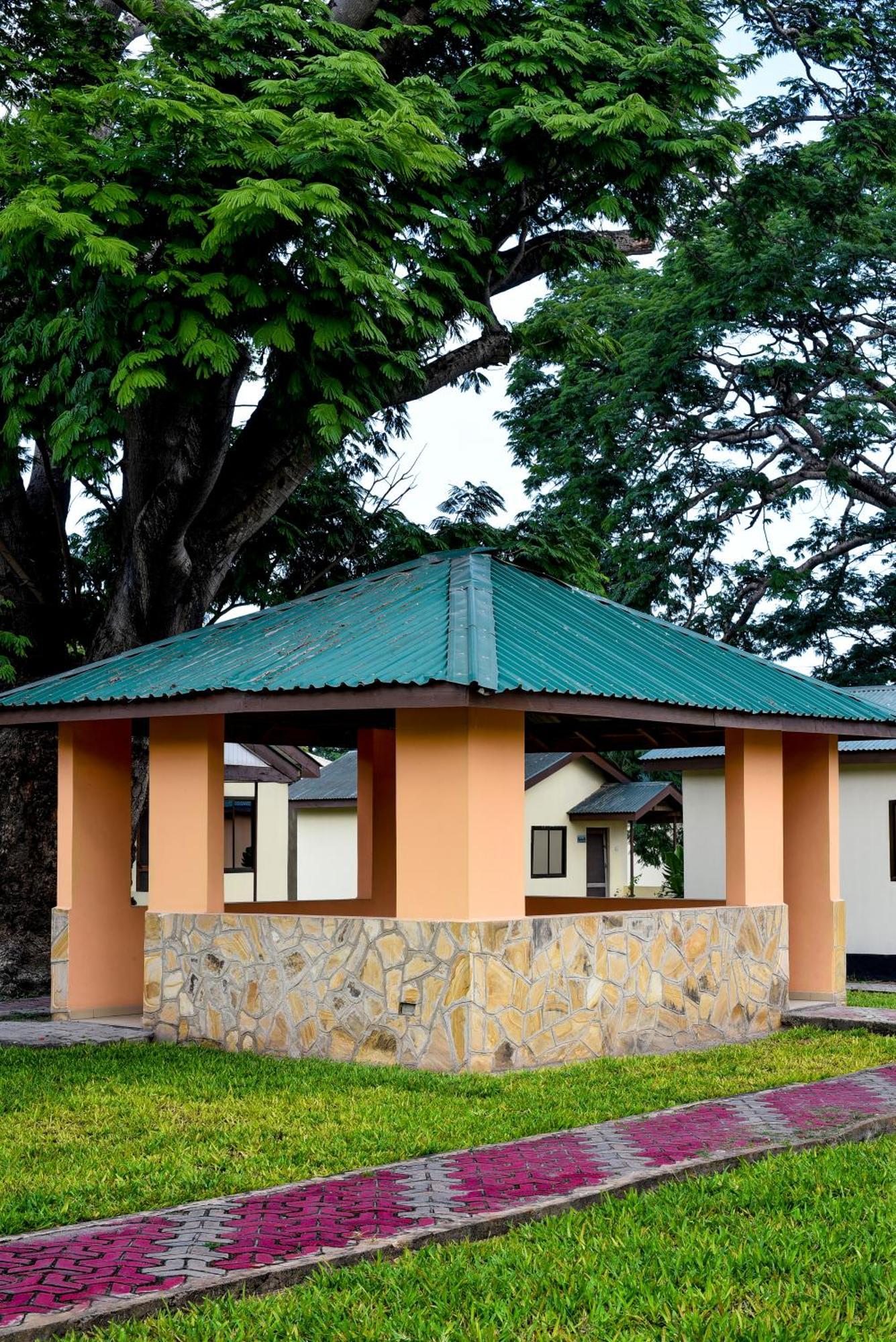 דאר א-סאלאם Mgulani Lodge Hotel מראה חיצוני תמונה